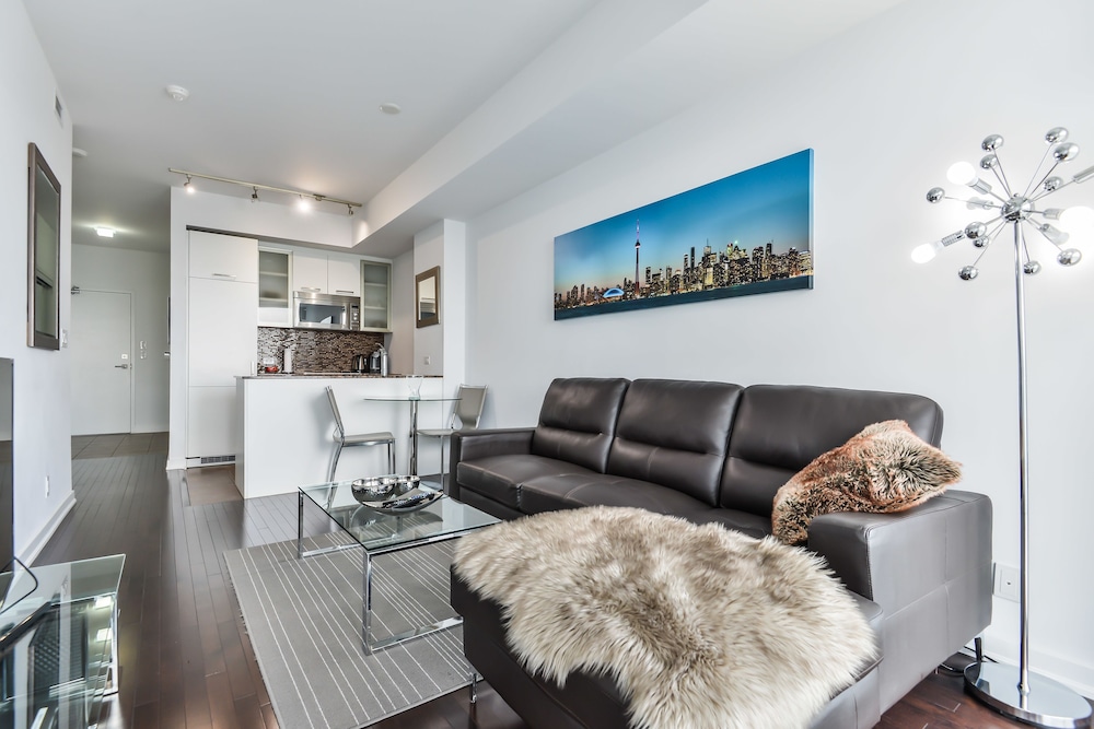 Atlantis Furnished Suites York Street — 4-Star Luxury Hotel in Toronto, Canada
