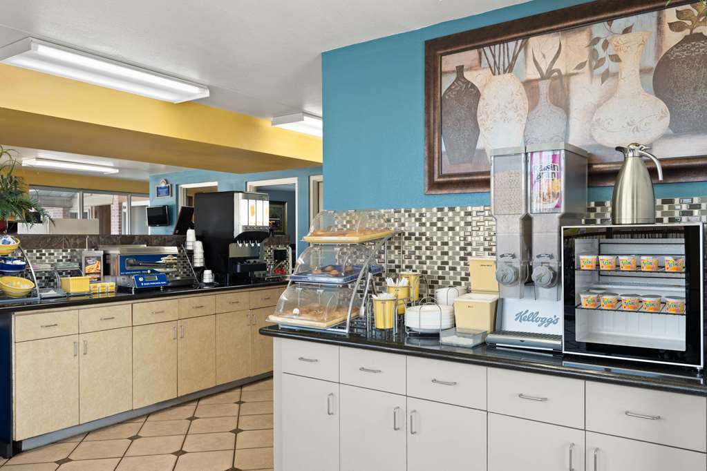 Days Inn by Wyndham Conway - featured photo