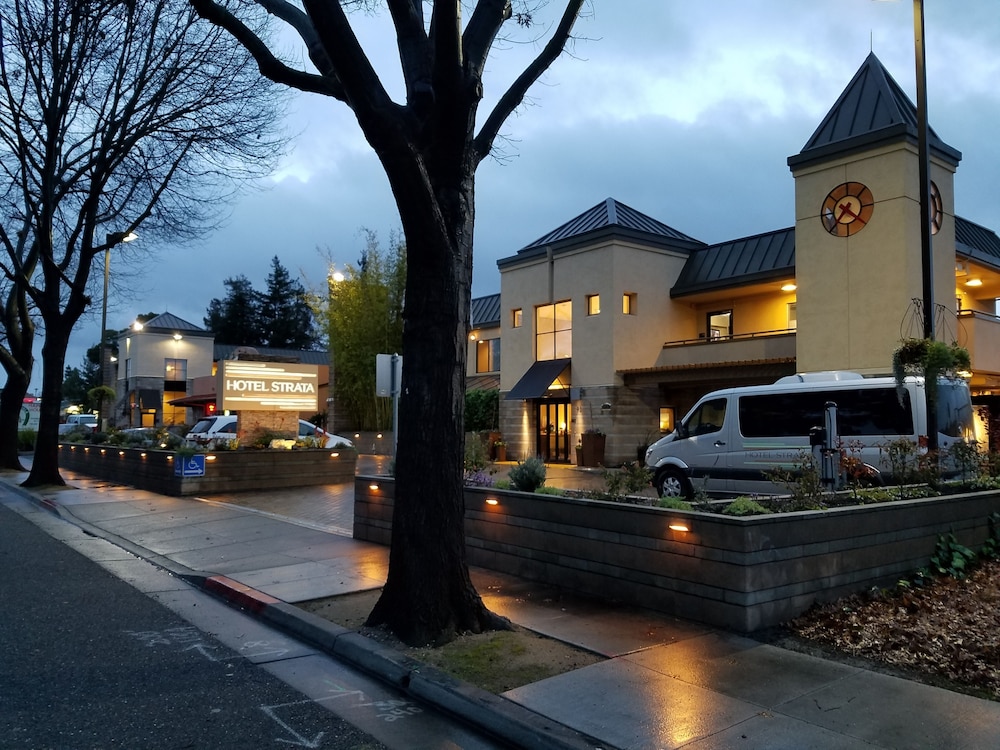 Hotel Strata — Mountain View