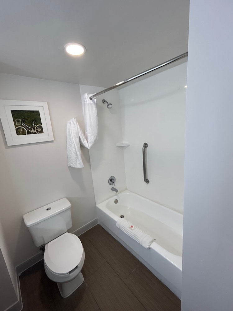 Comfort Inn Darien North Brunswick - photo 35