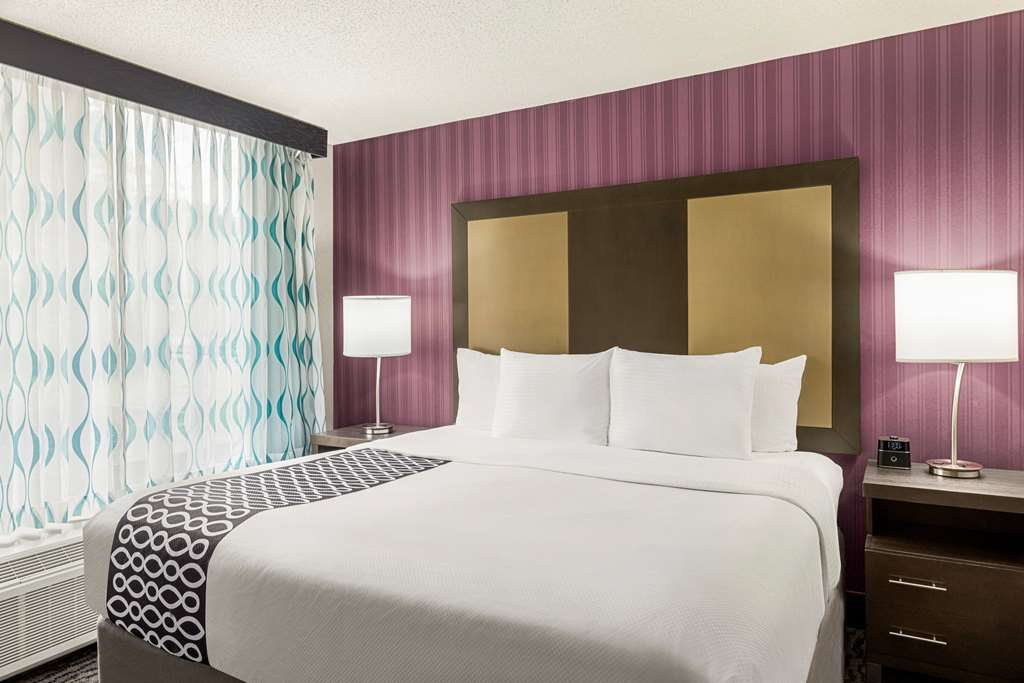 La Quinta Inn & Suites by Wyndham Newark Elkton - photo 23