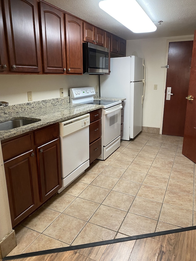 Best Western Plus Atlantic City West Extended Stay & Suites - photo 11