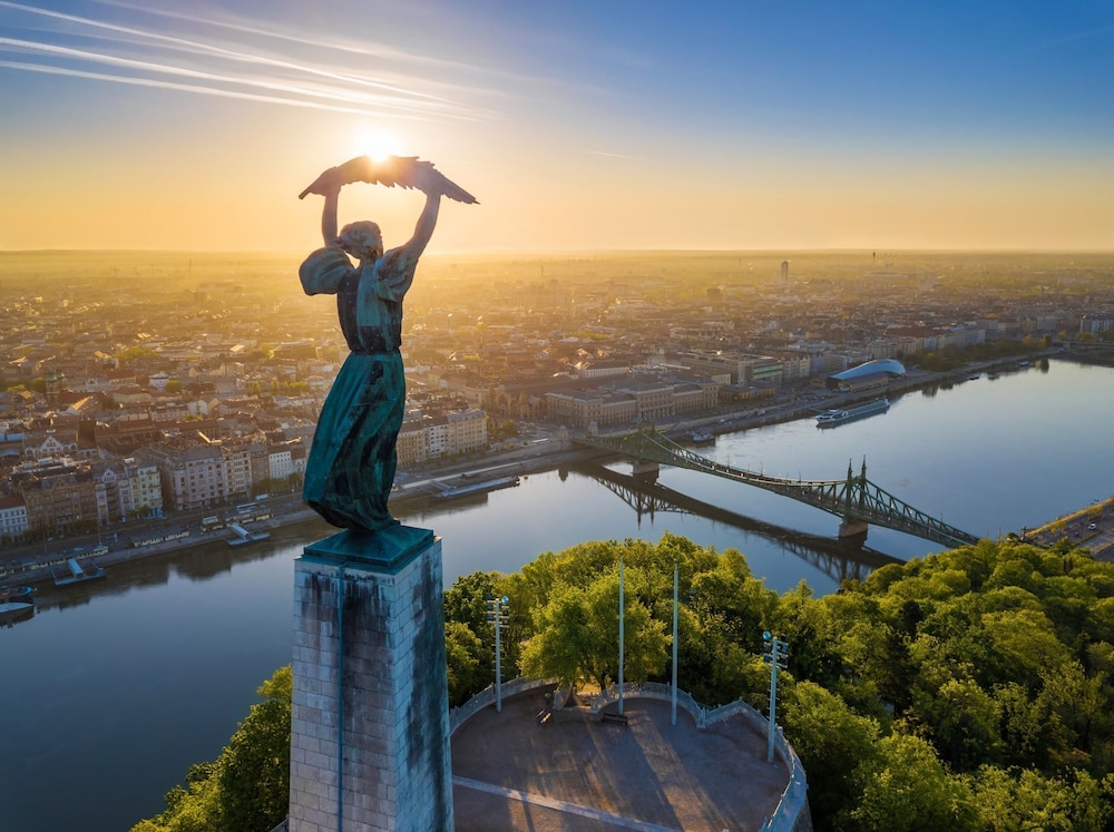 Kristal Hotel - carbon neutral hotel in Budapest