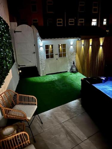 Luxe City Hot Tub: Urban Retreat — 4-Star Luxury Hotel in Norwich, United Kingdom