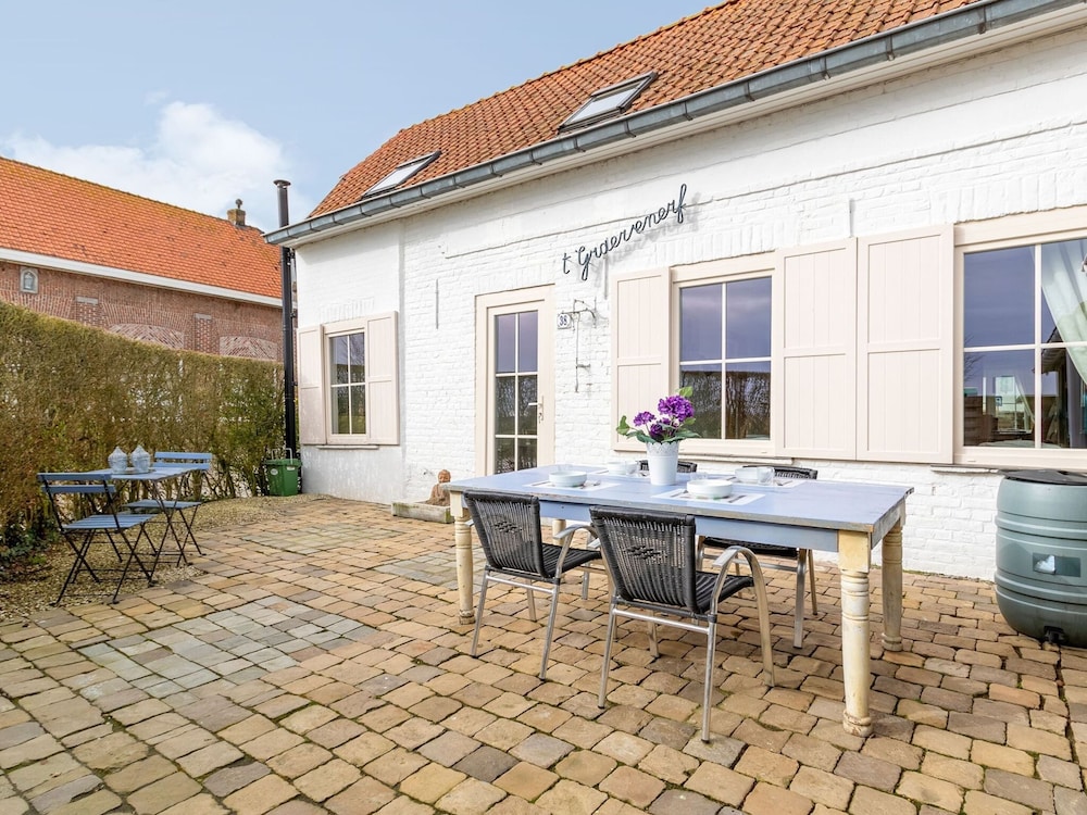 Holiday home in Stavele with terrace — 4-Star Luxury Hotel in Alveringem, Belgium