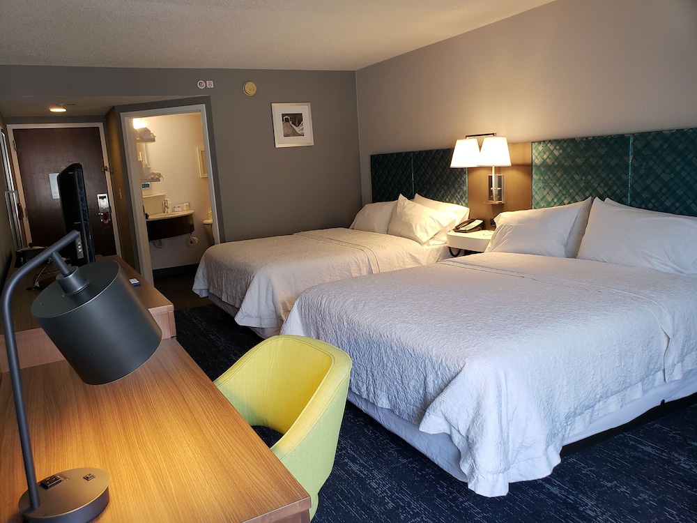 Hampton Inn & Suites Newtown - photo 18