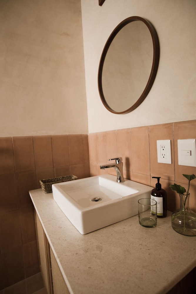 Bathroom sink