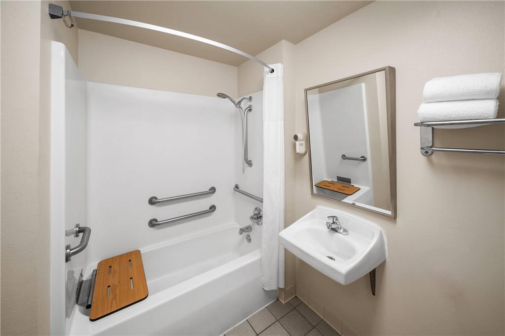 Days Inn by Wyndham Mountain Home - photo 12