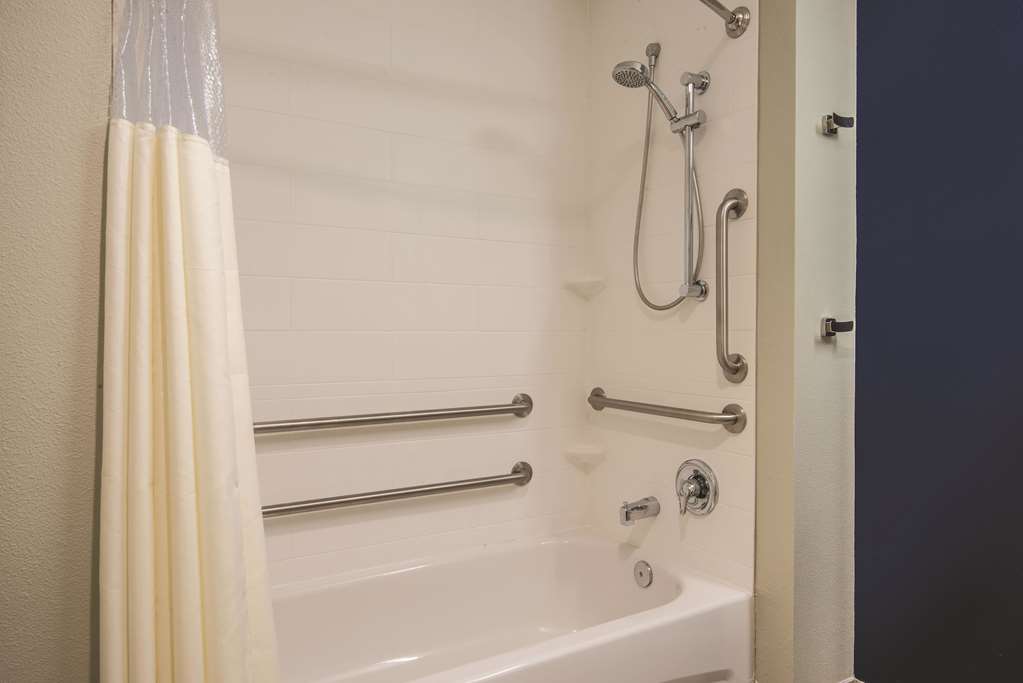 La Quinta Inn & Suites by Wyndham Kingman - photo 13