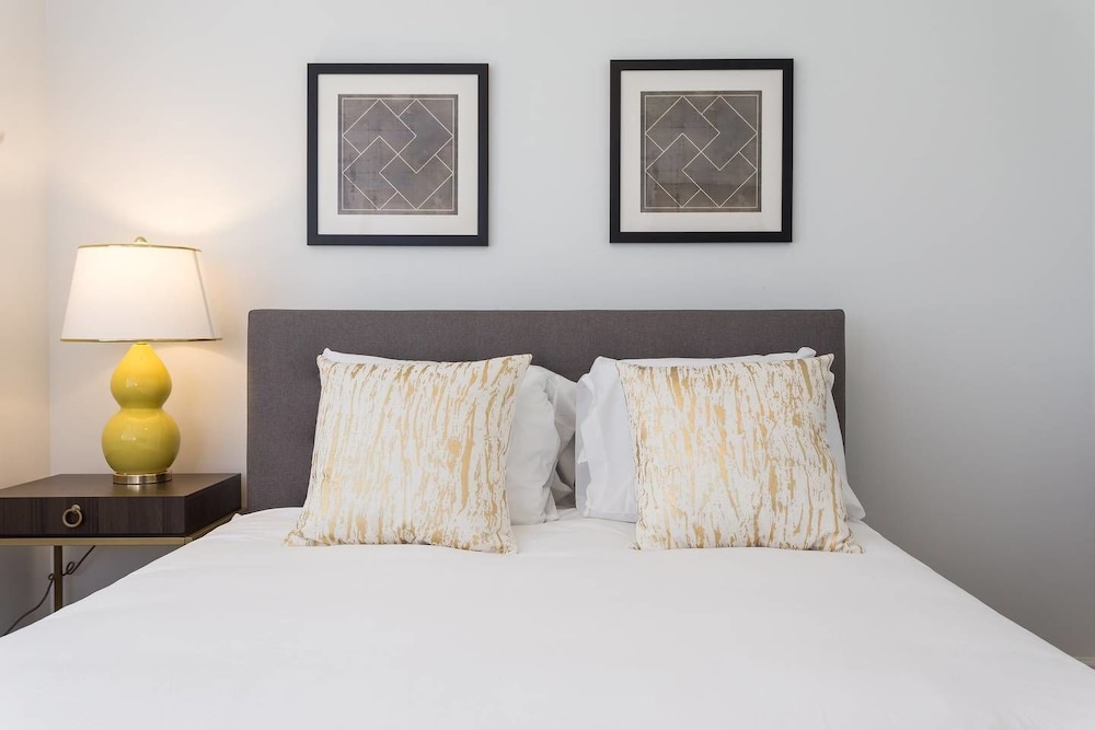 8 Bedrooms Comprised of 4 2BR Suites by Domio - photo 7
