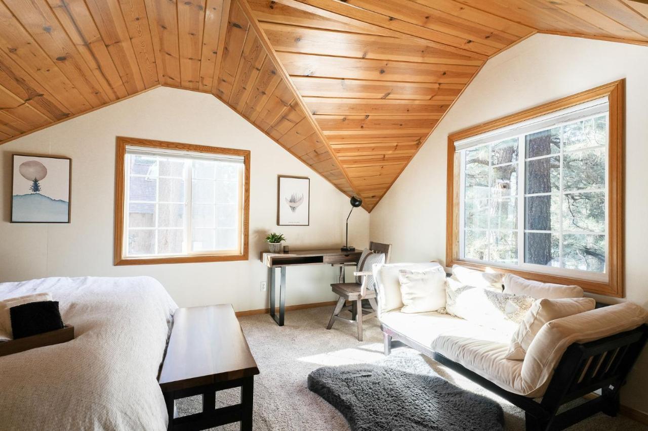 Aery Pines - carbon neutral hotel in Wrightwood