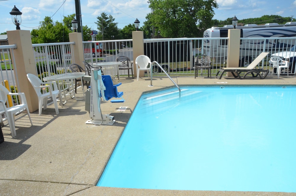 Days Inn by Wyndham Nashville Airport - photo 24