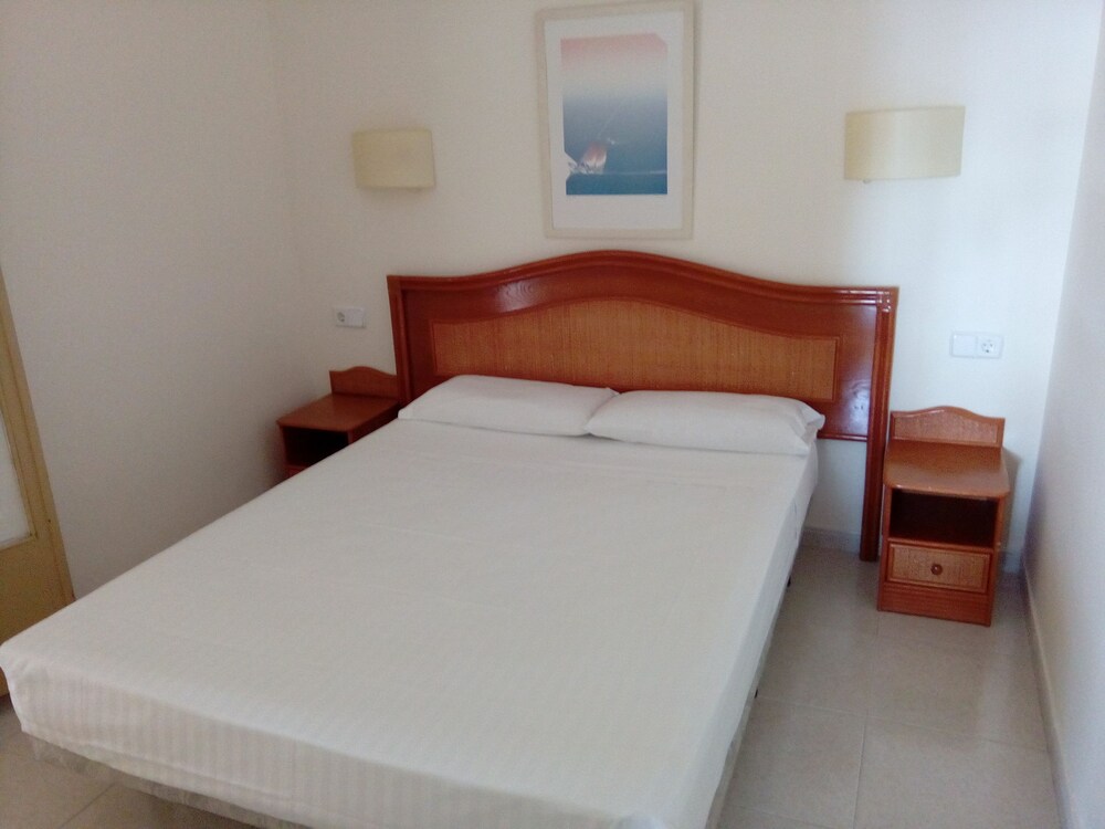 Apartamentos Aromar — 4-Star Luxury Hotel in Castell-Platja D'aro, Spain
