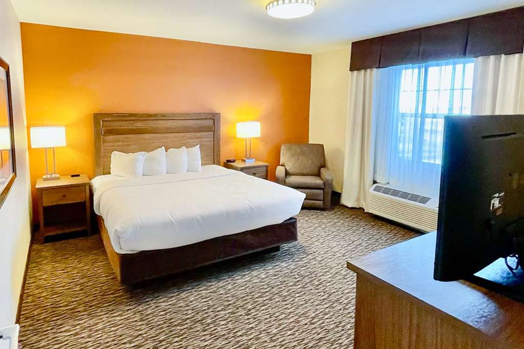 MainStay Suites Watford City Event Center - photo 11