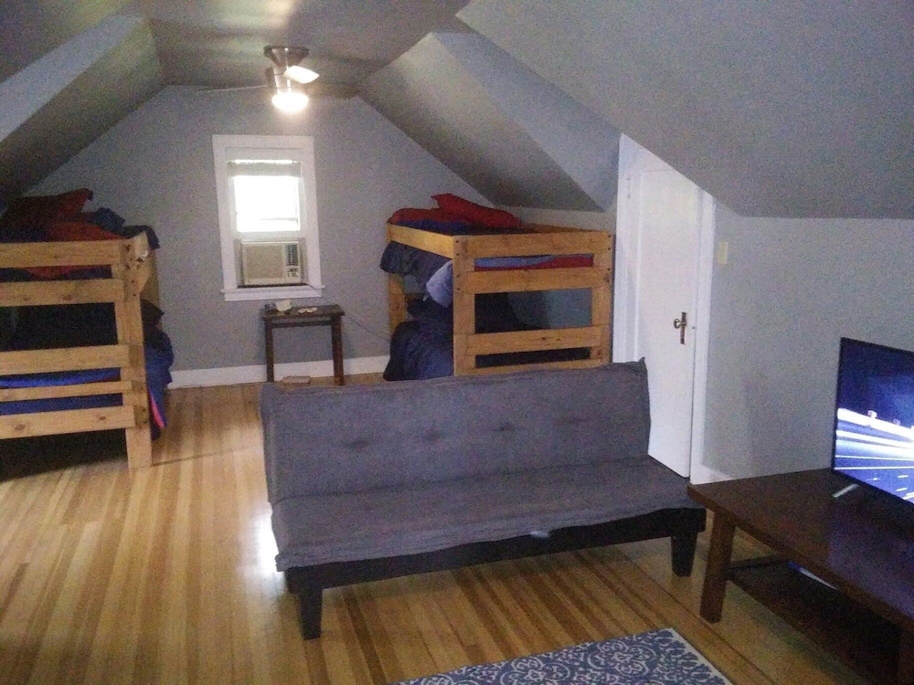Historic Twin Tudors Inn - photo 25