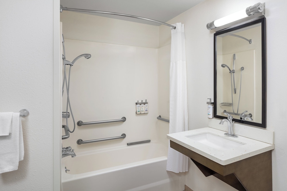 Candlewood Suites Omaha Airport by IHG - photo 7
