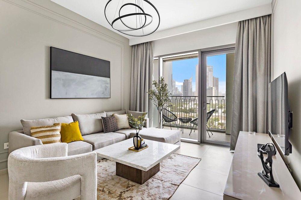 Silkhaus modern & chic 1BDR in new tower with pool & gym — 4-Star Luxury Hotel in Dubai, United Arab Emirates