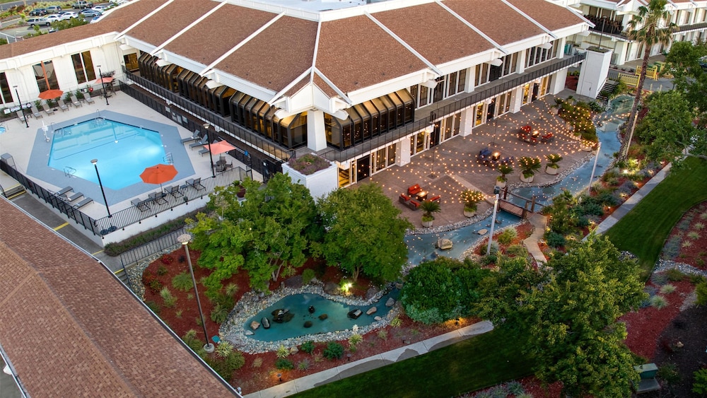 DoubleTree By Hilton Sacramento - photo 25