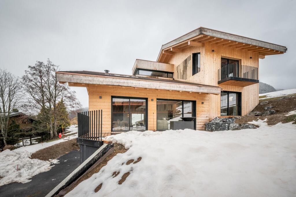 NELCOTE Design and luxury chalet with hot tub — 4-Star Luxury Hotel in Morzine, France