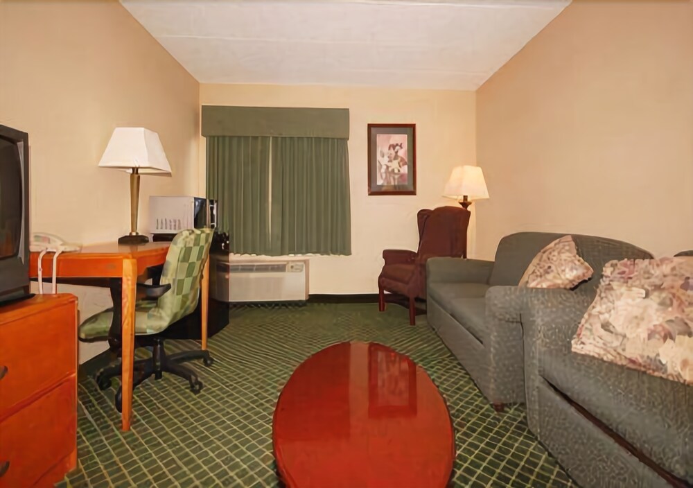 All Seasons Inn & Suites Smithfield Providence - photo 17