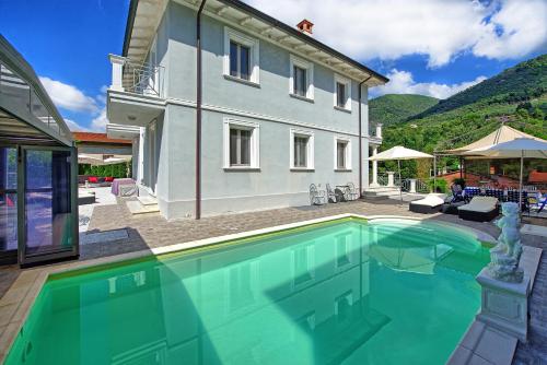 Villa Raffaela by PosarelliVillas — 4-Star Luxury Hotel in Camaiore, Italy