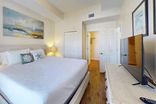 305 Madeira Bay Resort - photo 18