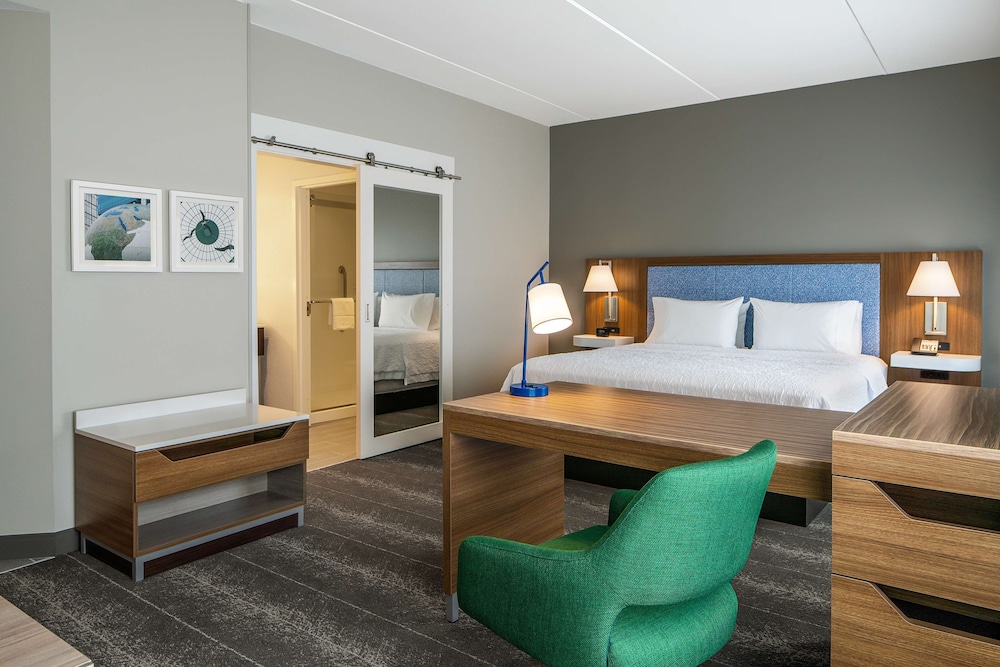 Hampton Inn & Suites Raleigh Midtown - photo 16