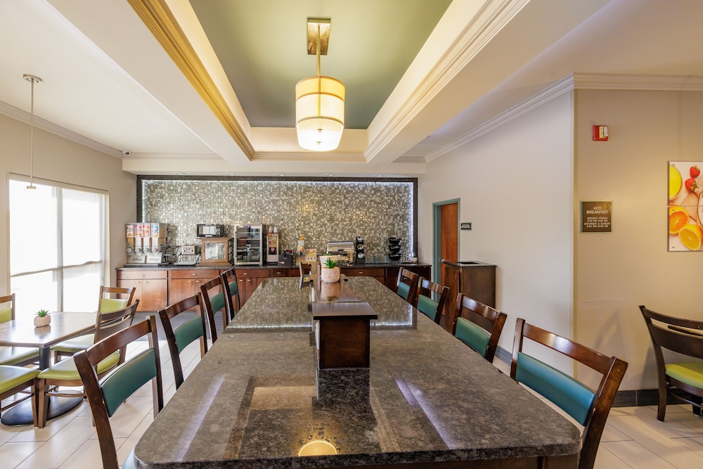 Best Western Elkhart Inn & Suites - photo 30