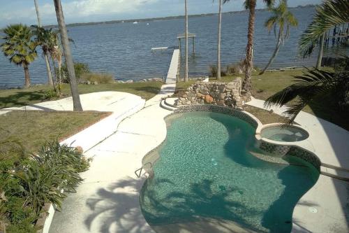 Pineda Palms Estate 4 BR for 13 guests heated pool — 4-Star Luxury Hotel in Melbourne, United States