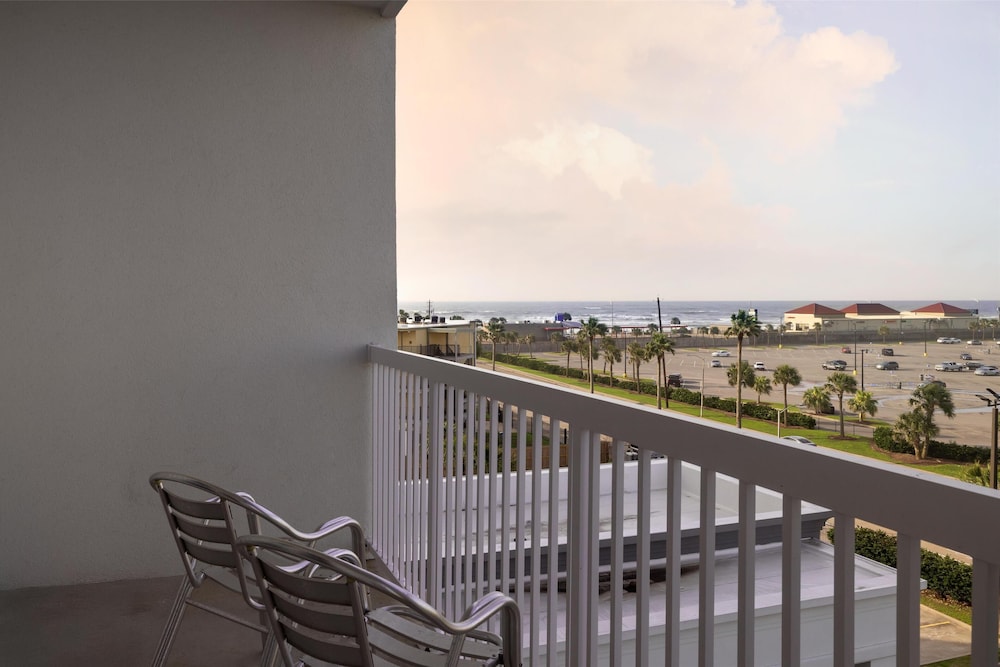 Hampton Inn & Suites Galveston - photo 25