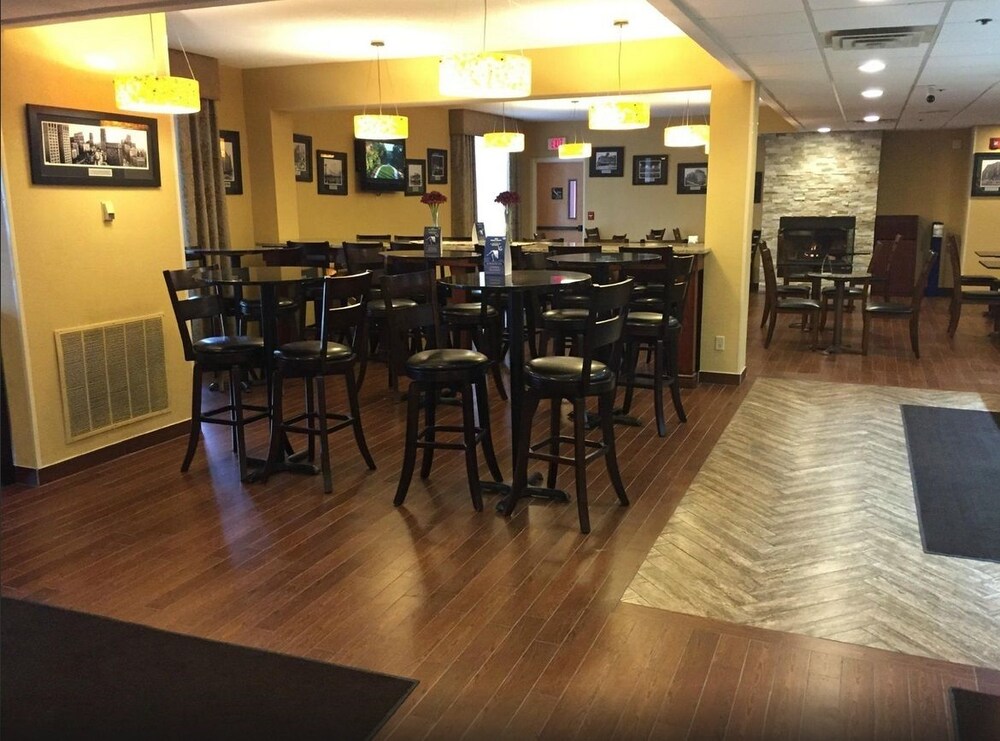 A Victory Hotel & Suites - photo 9