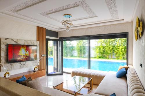 Al Nakheel Ferme Spacieuse avec Grande Piscine Privée et Espace Vert in Kenitra, Morocco