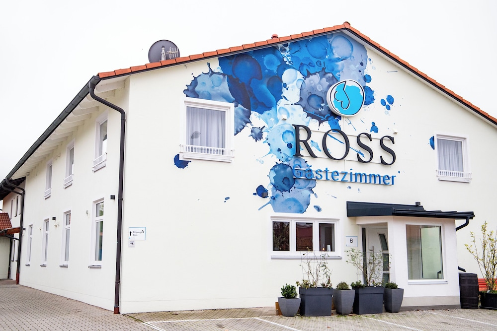 Gästezimmer ROSS pet-friendly hotel Hohenlinden