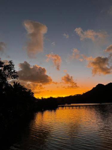 Fare Piti Les pieds dans le lagon — hotel near Raiatea Airport