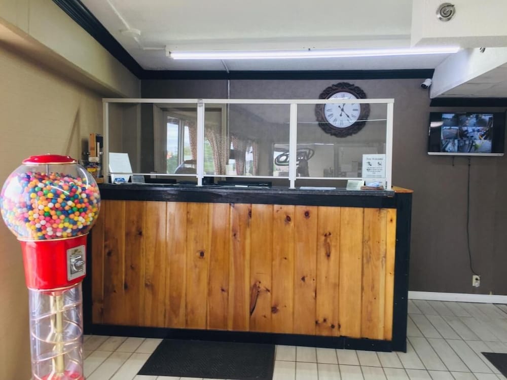 Bear Mount Inn & Suites - photo 2