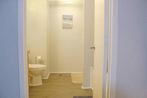 Lakeside Retreat — Quitman — photo 3
