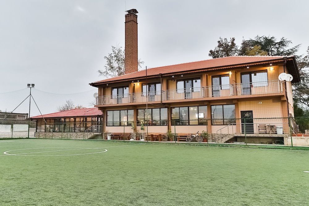 Hotel Champion — hotel in Kazanlak