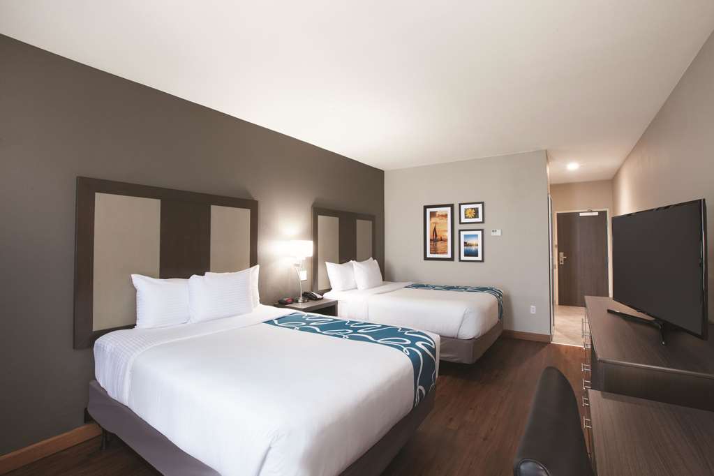 La Quinta Inn & Suites by Wyndham Tulsa Broken Arrow - photo 21