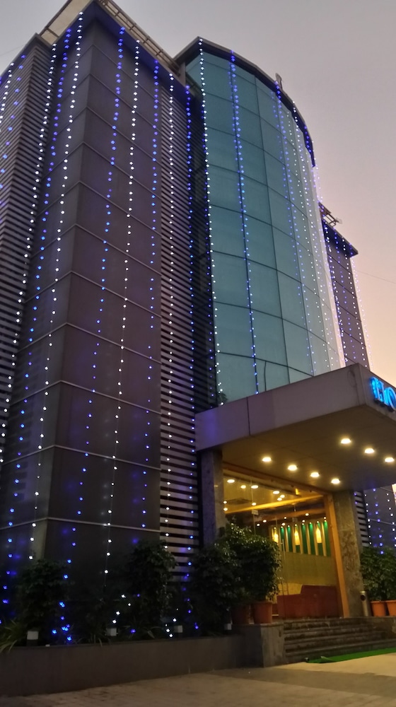 Hotel The Seven — Silvassa