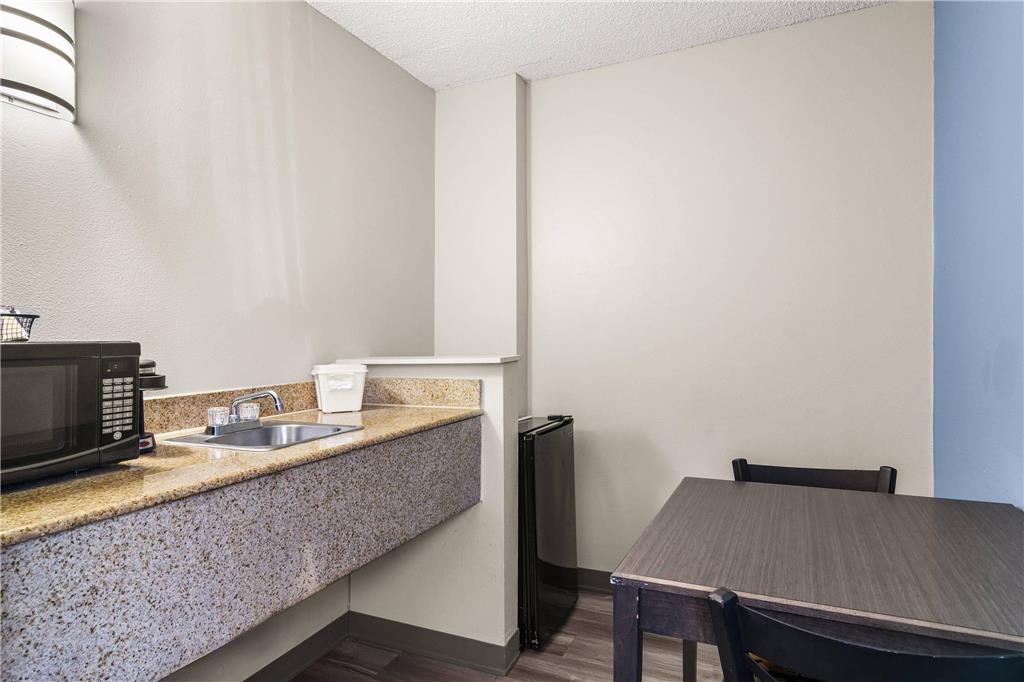 Quality Inn Jacksonville Orange Park near Naval Air Station - photo 7