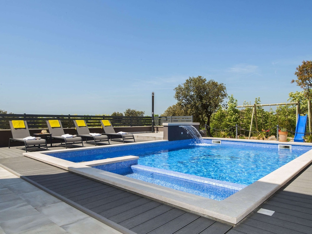 Awesome Home In Koromacno With Sauna — 5-Star Luxury Hotel in Rasa, Croatia