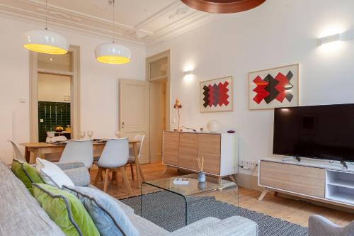 Charming 2BDR Apartment in Lapa by LovelyStay — 4-Star Luxury Hotel in Lisbon, Portugal