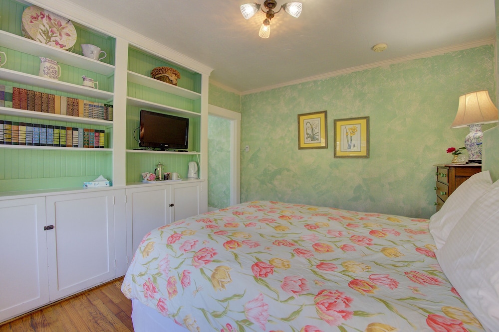 Secret Garden Inn and Cottages - photo 90