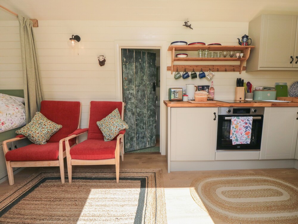 Sheep Cote Shepherds Hut — Middlesbrough — photo 4