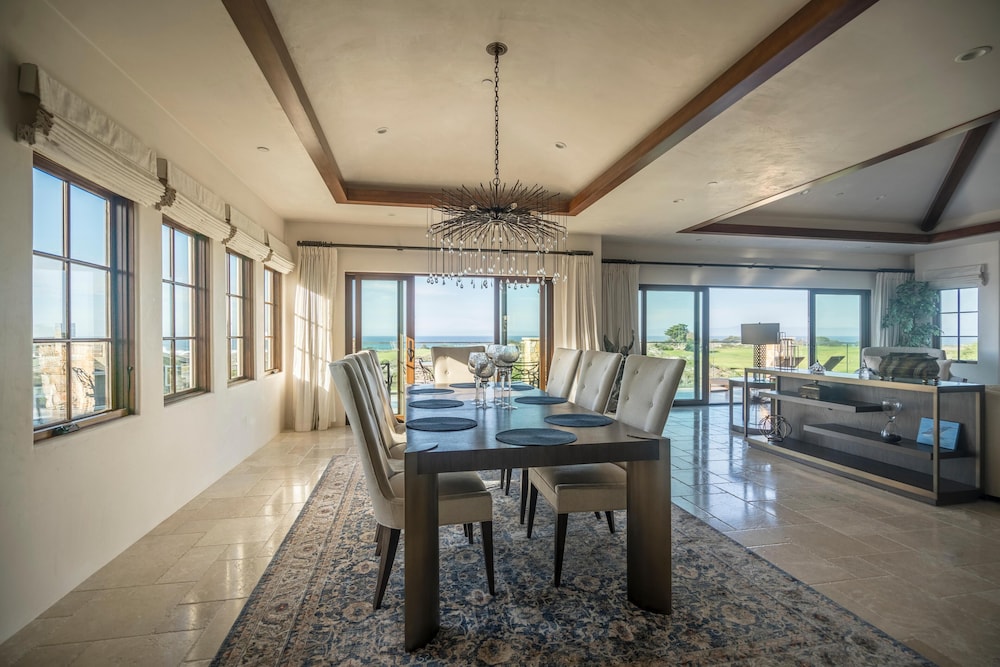 Lx14: Luxury Golf Course Villa With 360 Ocean View — 4-Star Luxury Hotel in Pacific Grove, United States