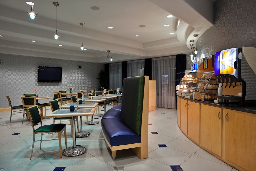 Holiday Inn Express & Suites Austin NE Hutto by IHG - photo 53