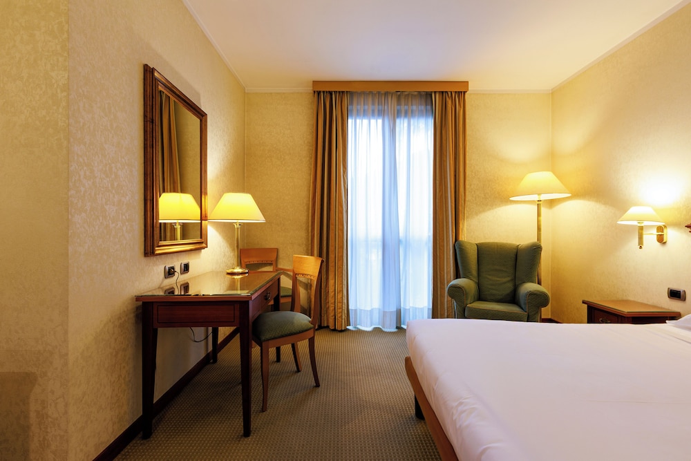 Hotel Excelsior Magenta — 4-Star Luxury Hotel in Magenta, Italy