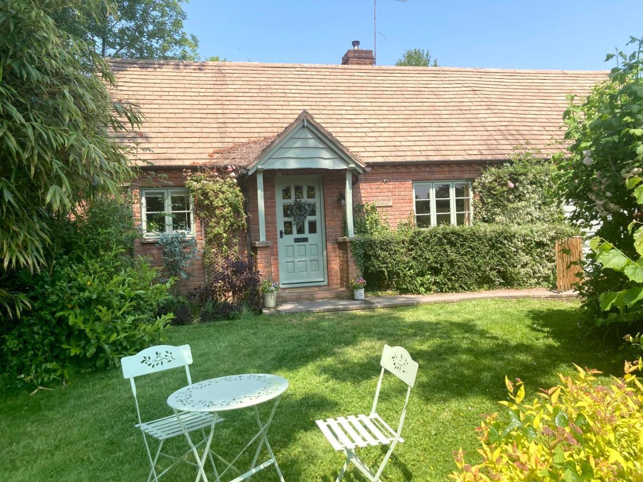 Divine detached countryside cottage near Ludlow. — 4-Star Luxury Hotel in Ludlow, United Kingdom