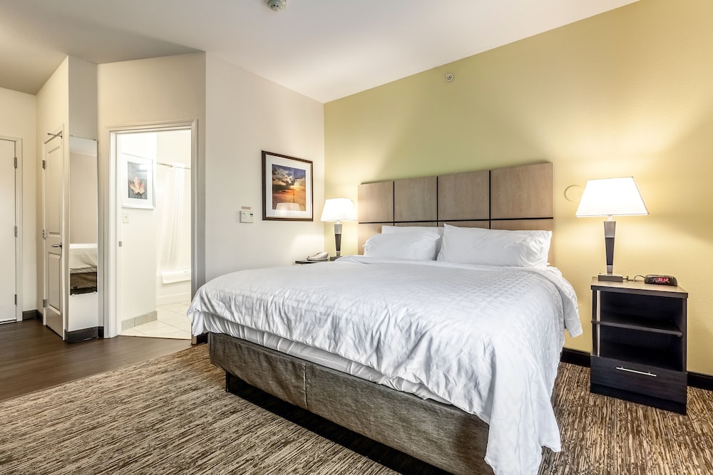 Candlewood Suites Lincoln by IHG - photo 9