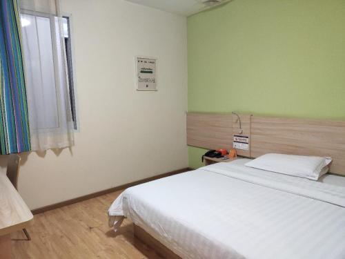 7Days Inn Chongqing Wushan Guangdong Road — hotel in Wushan